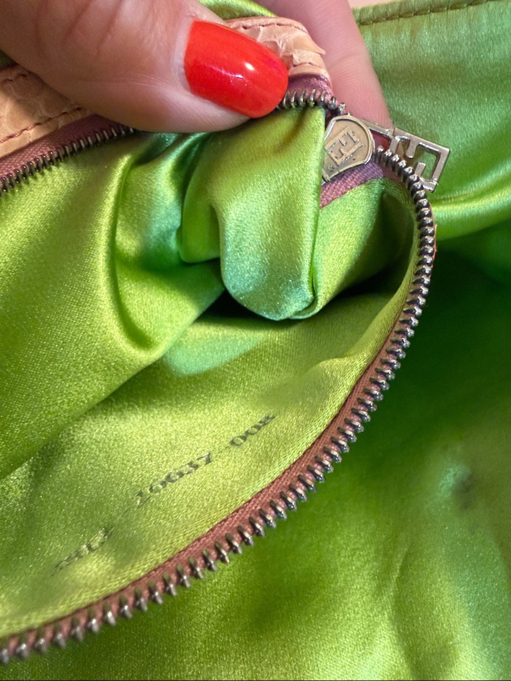 FENDI🌟Golden-yellow neon green Patent Perforated Shoulder Bag with Pink! - Picture 14 of 14